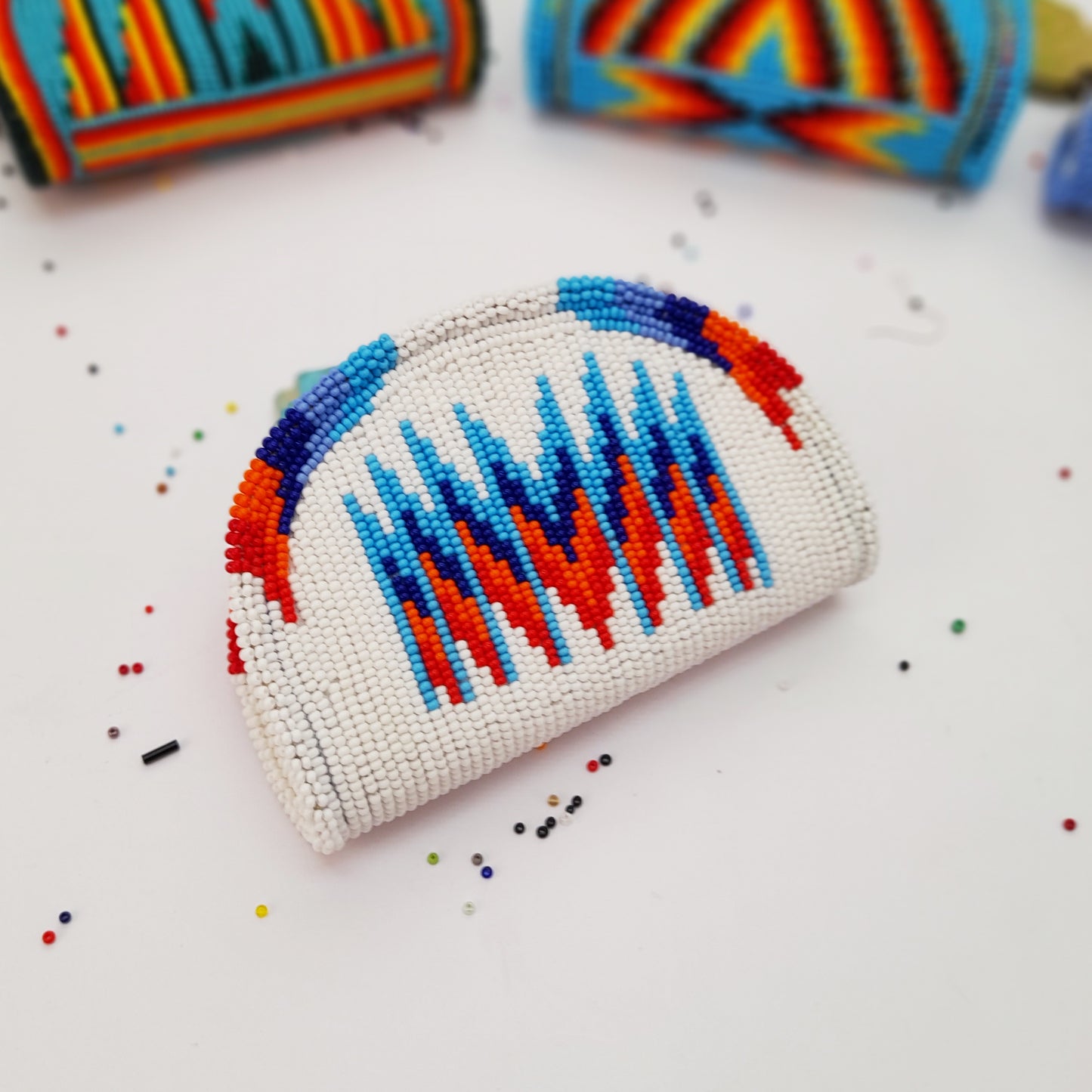 White Native American Beaded Coin Purse, Change Purse For Women, Zippered Change Pouch Wallet, Small Leather Pouch, designer key pouch
