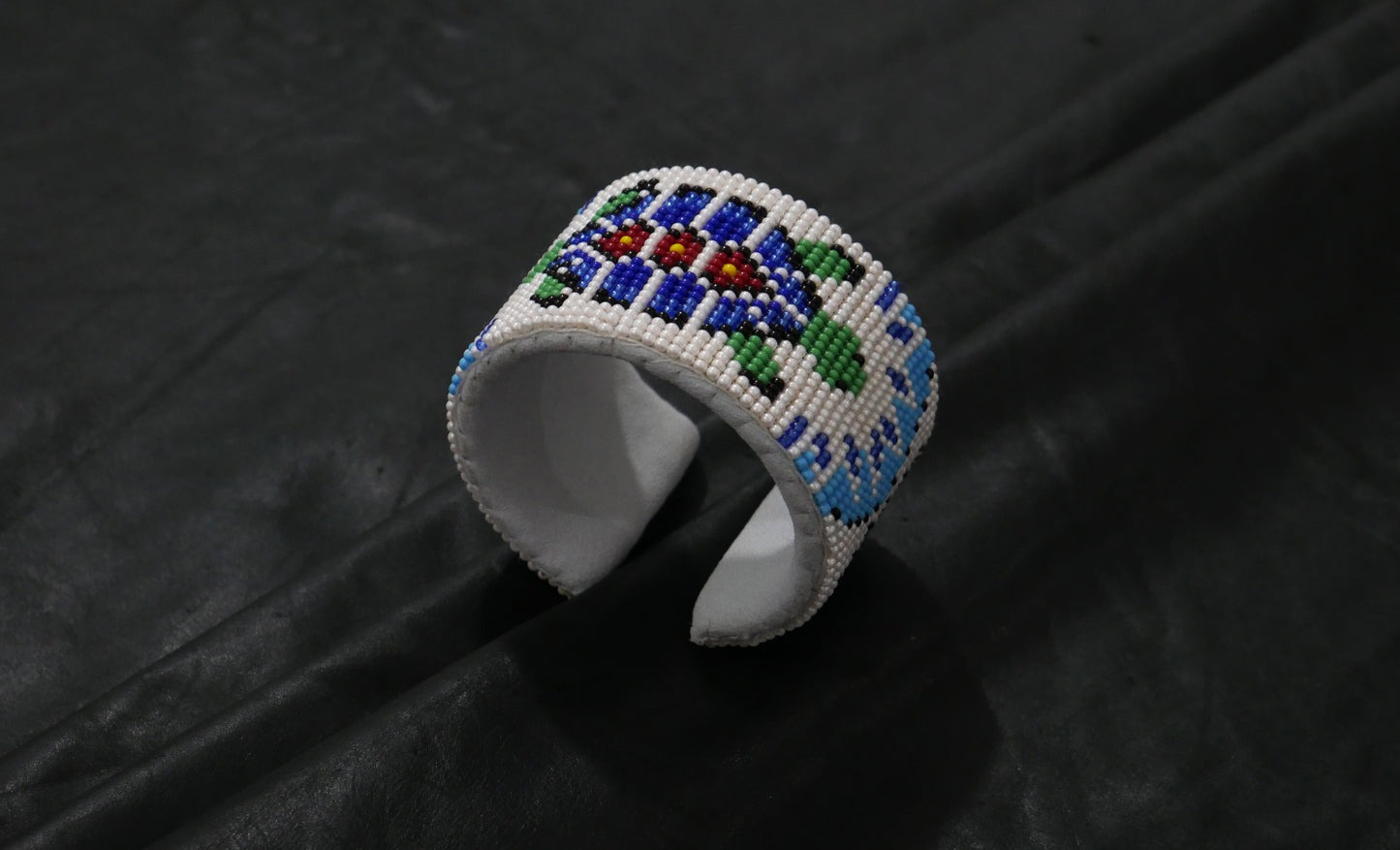 Cream Turtle Beaded Cuff Bracelet native American seed beads Adjustable cuff bracelet (Handmade)